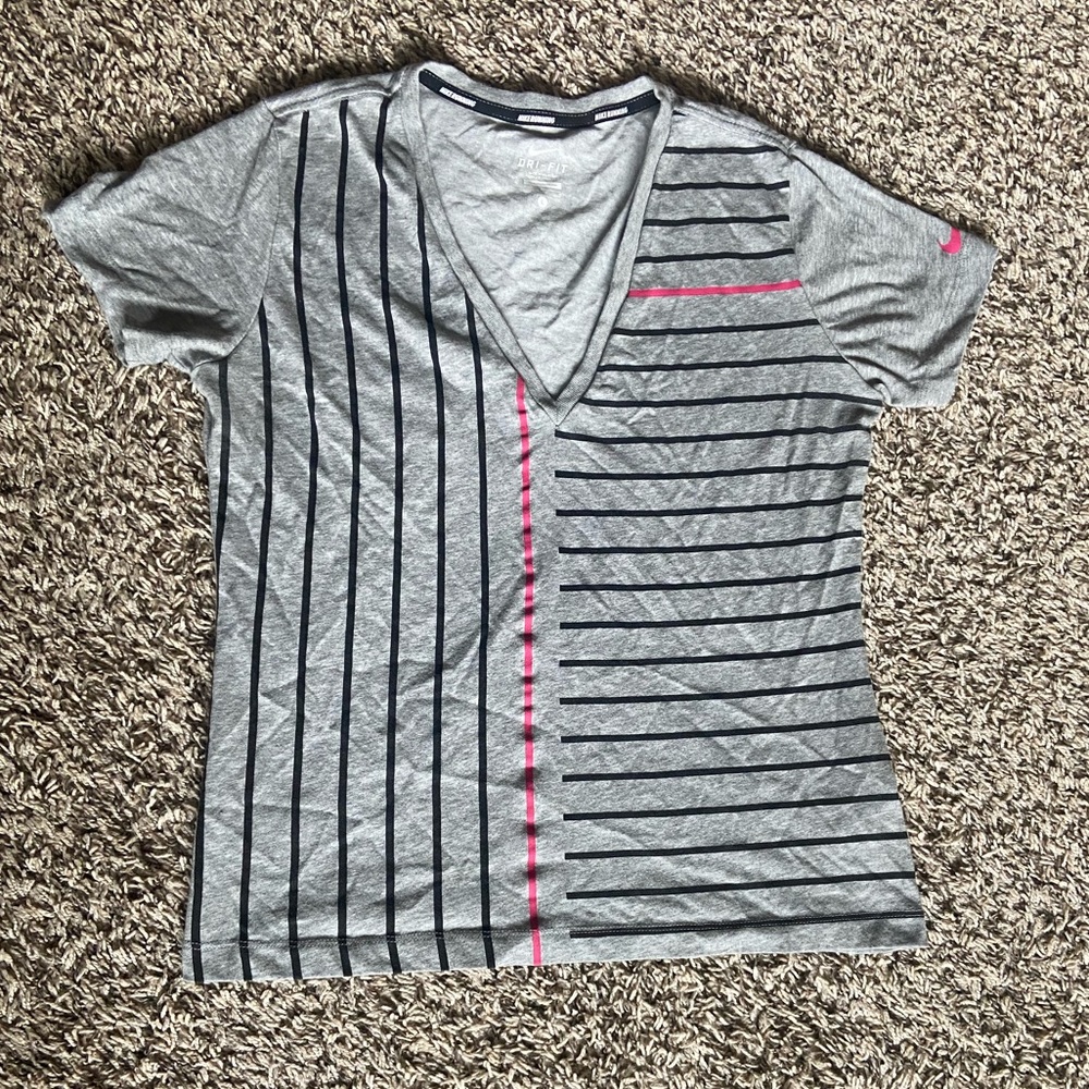 Grey Nike Tee 💕